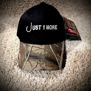 Realtree Black and Camouflage Hat